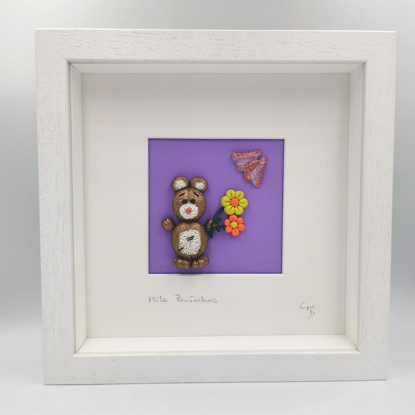 'Mile Buiochas' - Clay Bear holding flowers/Irish Thank You Wall Art