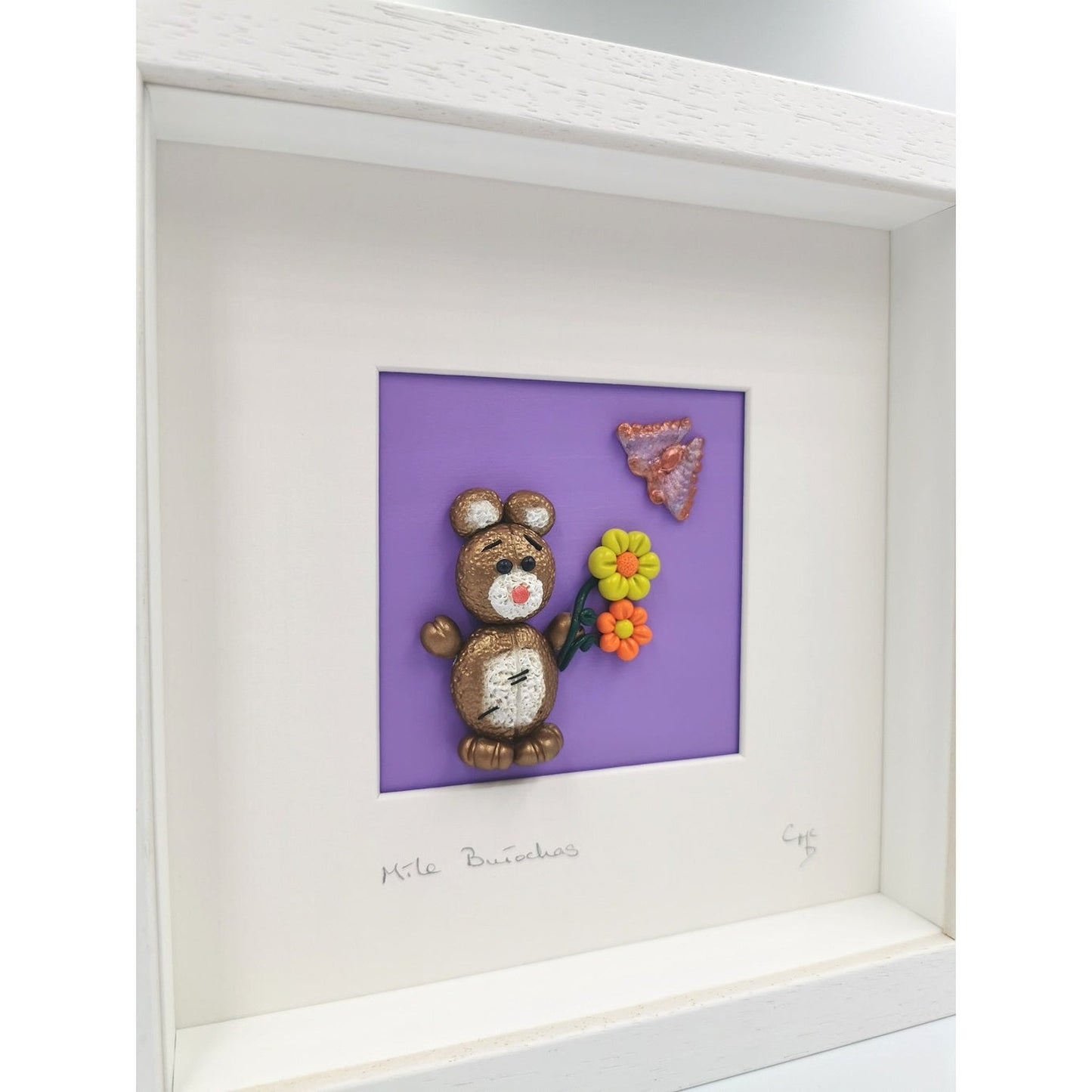 'Mile Buiochas' - Clay Bear holding flowers/Irish Thank You Wall Art